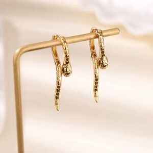 Serpenti Gold Black Eyes Earrings
